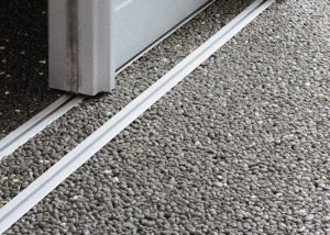 Zapuštěná Kolejnice Litá Podlaha, Zapuštěná Kolejnice Dlažba, zapuštěná vodící lišta posuvné dveře, pojezd, posuvné kování, pojezd posuvných dveří, kování pro posuvné dveře, kolejnice