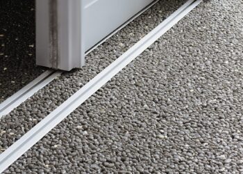 Zapuštěná Kolejnice Litá Podlaha, Zapuštěná Kolejnice Dlažba, zapuštěná vodící lišta posuvné dveře, pojezd, posuvné kování, pojezd posuvných dveří, kování pro posuvné dveře, kolejnice