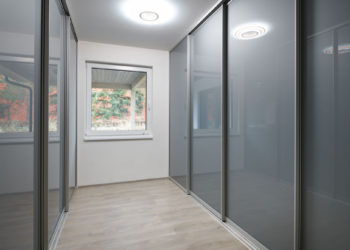 Wf104 006 - Klasická šatna, šatní systémy, policový systém do šatny, luxusní šatní skříně, úložné systémy do šatny