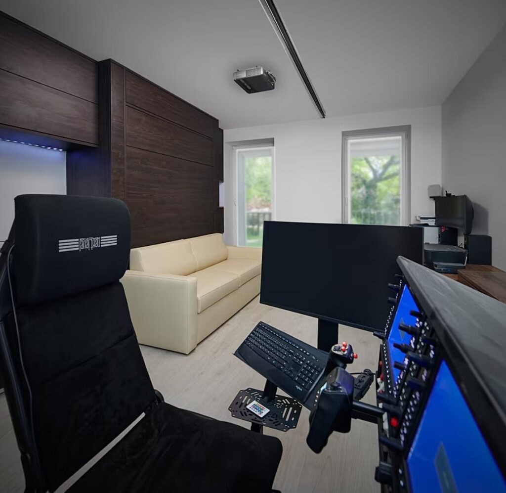 Svůj Malý Byt Si Nechal Navrhnout Ve Studiu Woodface, Aby Odpovídal Jeho životnímu Stylu A Zálibám. Chybět Tak Nemohl široký Stůl S Pc Pro Práci, Zbytek Prostoru Už Je Určený Pro Zábavu